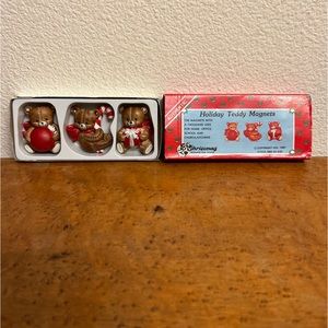 Christmas teddy bear magnets Around The World Holiday Set in box vtg 1987
